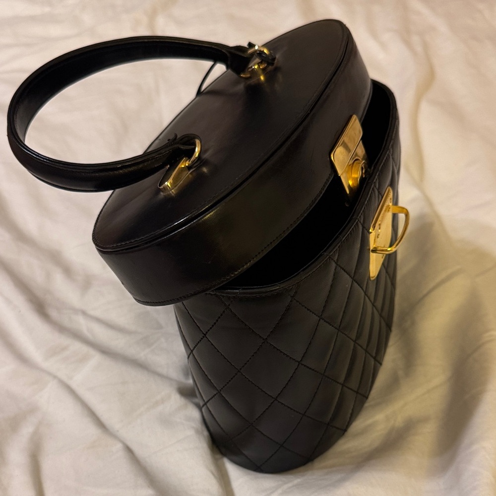 Chic Black Quilted Mini Bag - Picture 3 of 3